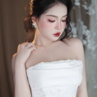 Hôm nay em không cần ai nhường spotlight, vì em chính là spotlight!