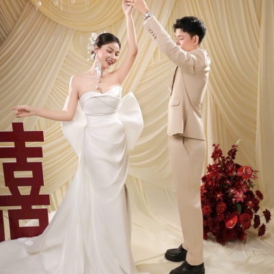 Một bộ ảnh cưới đẹp không chỉ lưu giữ khoảnh khắc mà còn là nơi cất giữ thanh xuân và tình yêu của hai người
