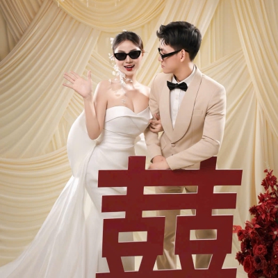 Một bộ ảnh cưới đẹp không chỉ lưu giữ khoảnh khắc mà còn là nơi cất giữ thanh xuân và tình yêu của hai người