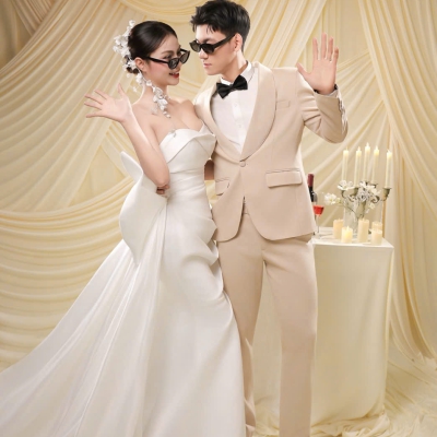 Một bộ ảnh cưới đẹp không chỉ lưu giữ khoảnh khắc mà còn là nơi cất giữ thanh xuân và tình yêu của hai người