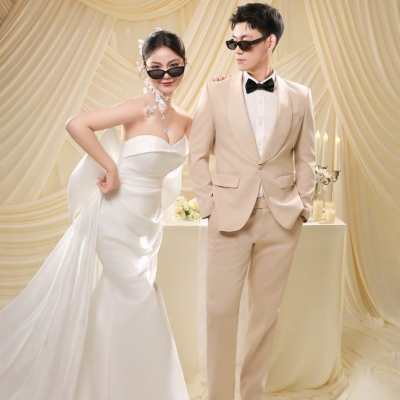 Một bộ ảnh cưới đẹp không chỉ lưu giữ khoảnh khắc mà còn là nơi cất giữ thanh xuân và tình yêu của hai người