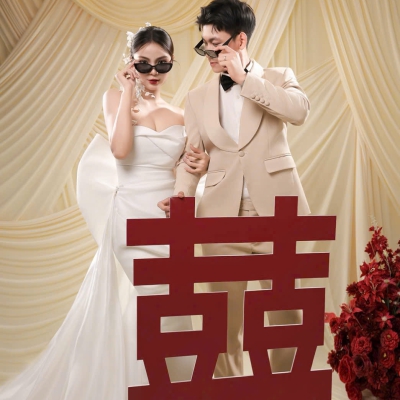Một bộ ảnh cưới đẹp không chỉ lưu giữ khoảnh khắc mà còn là nơi cất giữ thanh xuân và tình yêu của hai người