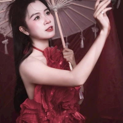 Một ánh mắt nghiêng thành họa, một nụ cười đẹp tựa nhân gian 