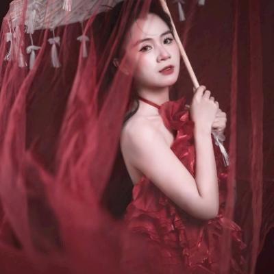 Một ánh mắt nghiêng thành họa, một nụ cười đẹp tựa nhân gian 