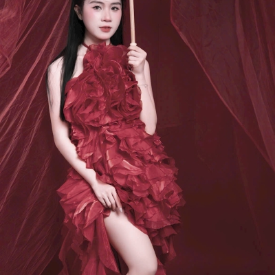 Một ánh mắt nghiêng thành họa, một nụ cười đẹp tựa nhân gian 