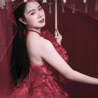 Một ánh mắt nghiêng thành họa, một nụ cười đẹp tựa nhân gian 