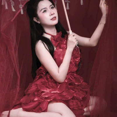 Một ánh mắt nghiêng thành họa, một nụ cười đẹp tựa nhân gian 
