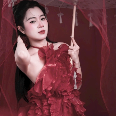 Một ánh mắt nghiêng thành họa, một nụ cười đẹp tựa nhân gian 