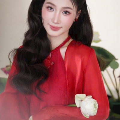 Giữa sắc Sen, em đẹp theo cách thật bình yên!