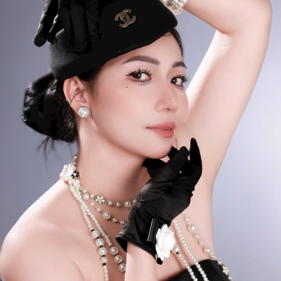 Khách em có gương mặt điện ảnh quá! Mê cái nét đẹp này♥
